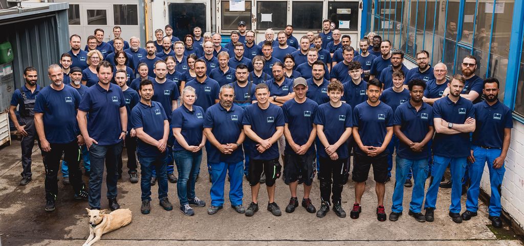 Gruppenfoto der Gesamten Belegschaft von MUENCH