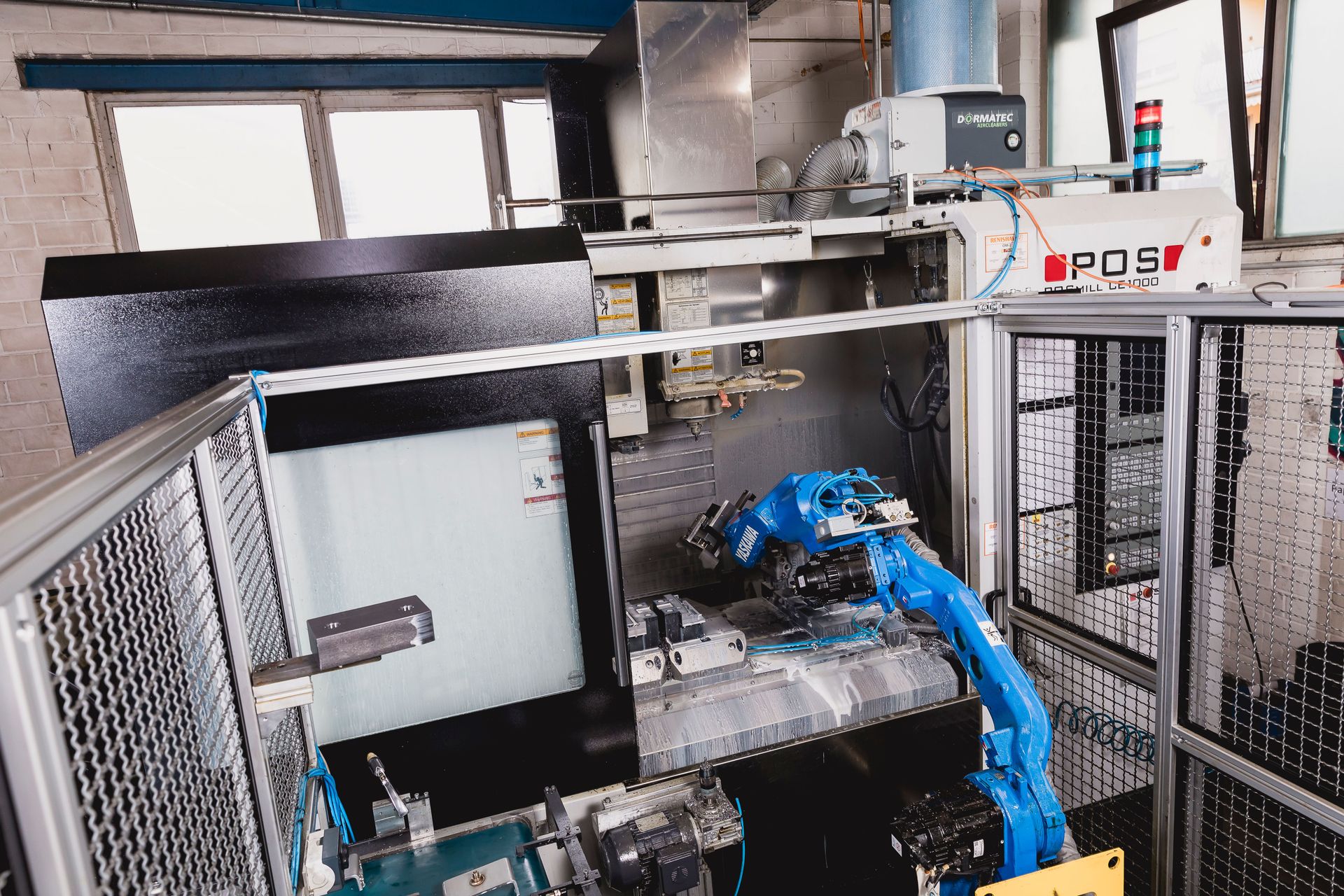 Roboter an Zerspanungsmaschine